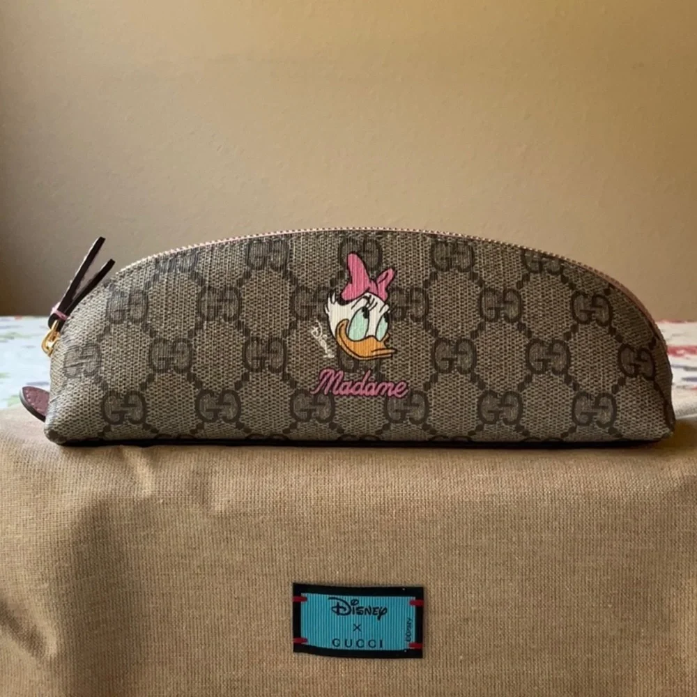 🎀🛍🎀  GUCCI X DISNEY DAISY DUCK PENCIL CASE 🎀🛍🎀 NWT 🎀🛍🎀